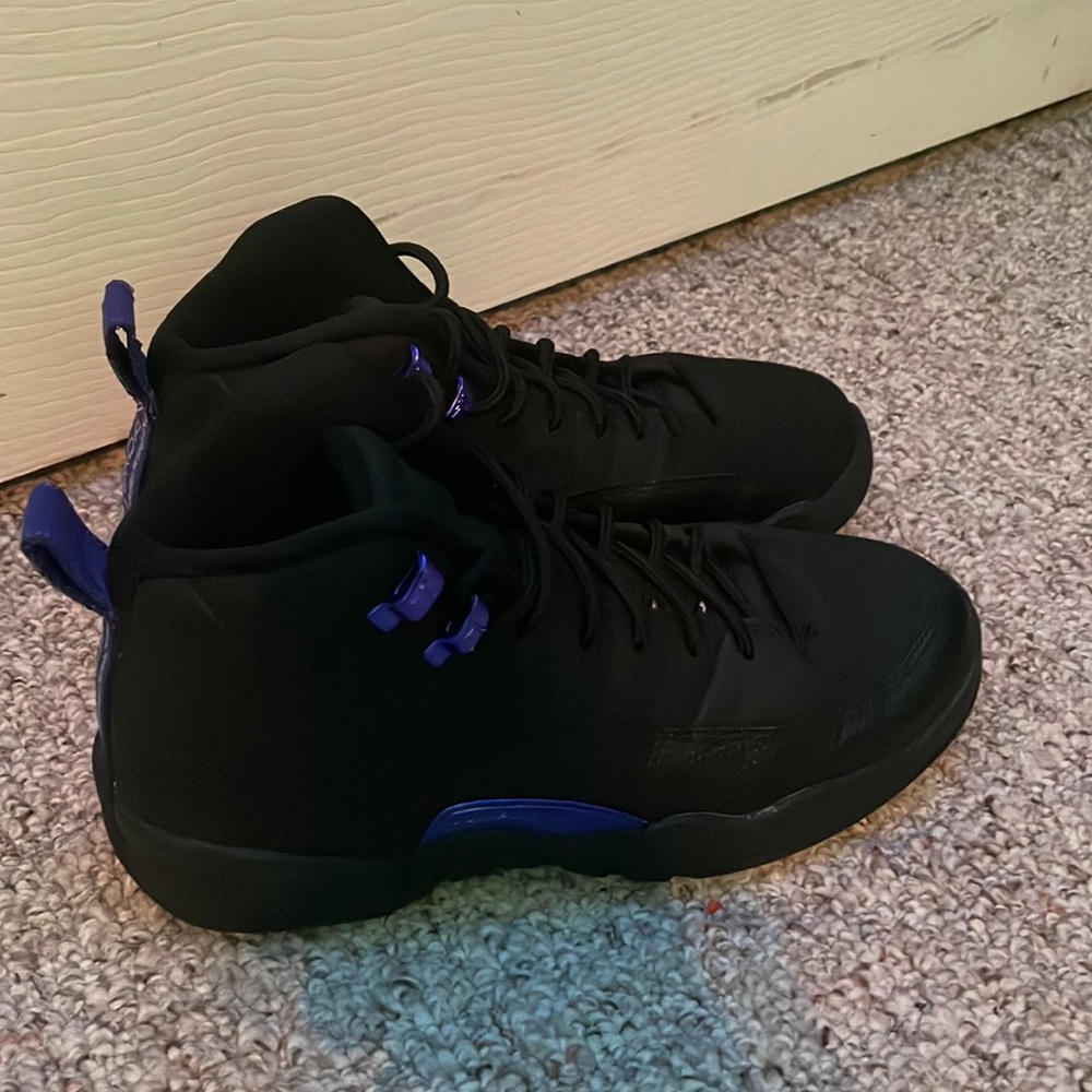 Jordan Retro 12 size 5.5Y grade school youth basketball shoes